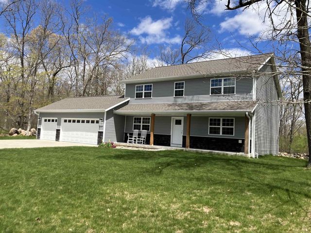 530 WOODLAND CIRCLE, Waupaca, WI 54981