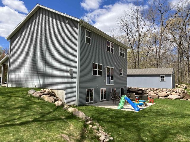 530 WOODLAND CIRCLE, Waupaca, WI 54981