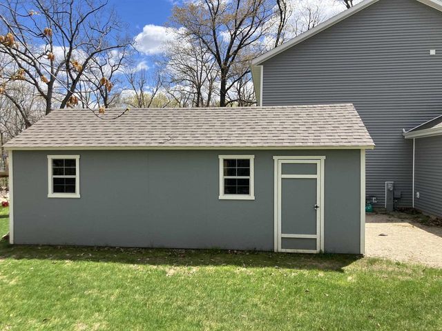 530 WOODLAND CIRCLE, Waupaca, WI 54981