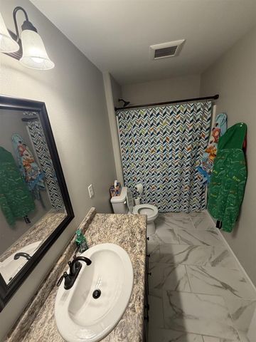 530 WOODLAND CIRCLE, Waupaca, WI 54981