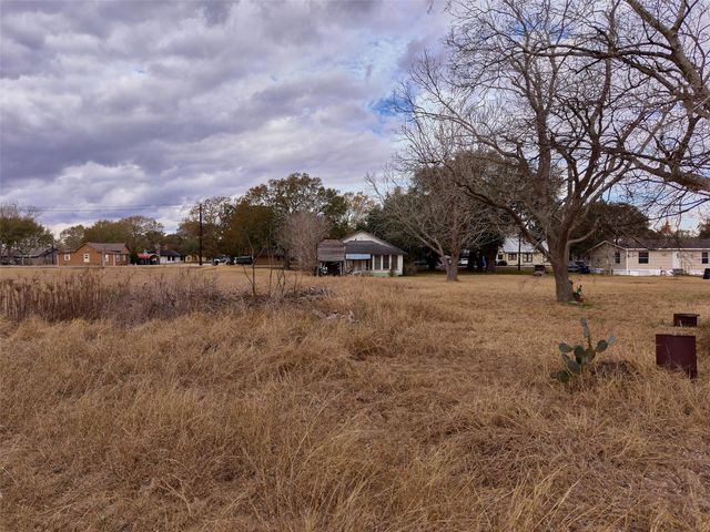 7615 Avenue J, Beasley, TX 77417