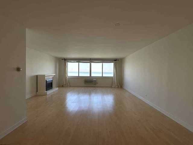 1440 N Lake Shore Drive 21E, Chicago, IL 60610