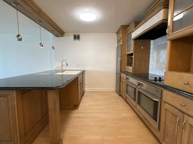 1440 N Lake Shore Drive 21E, Chicago, IL 60610