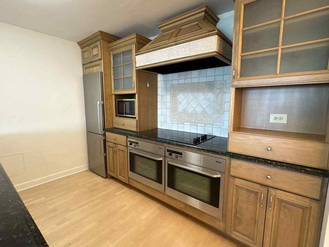 1440 N Lake Shore Drive 21E, Chicago, IL 60610