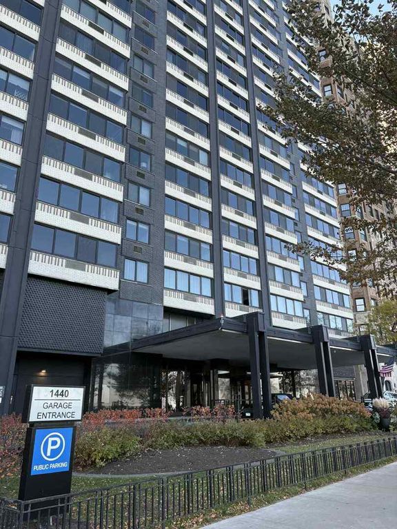 1440 N Lake Shore Drive 21E, Chicago, IL 60610