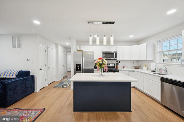 318 WALNUT AVE, Oaklyn, NJ 08107