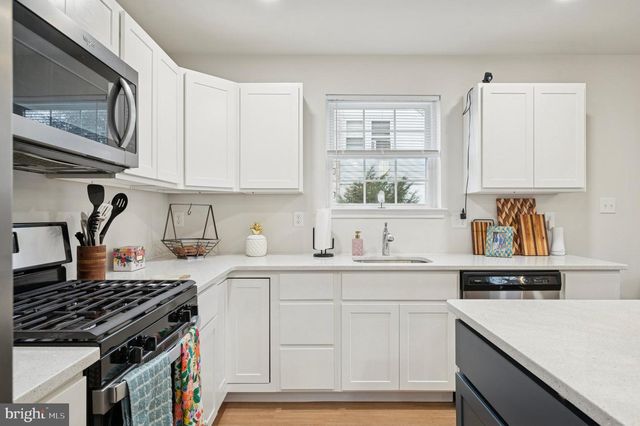 318 WALNUT AVE, Oaklyn, NJ 08107