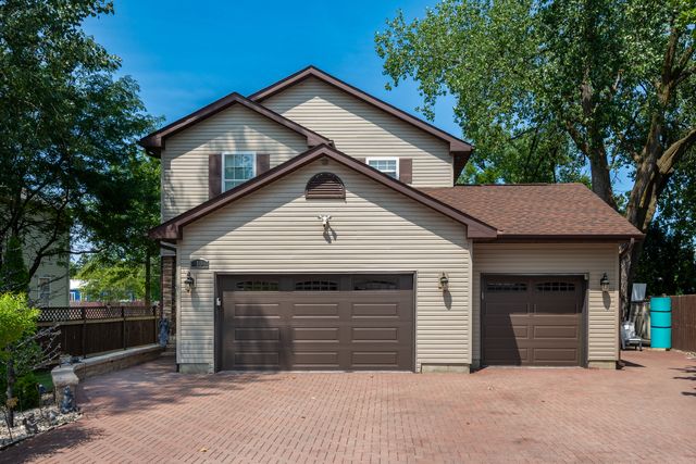 10 Matts Road, Fox Lake, IL 60020