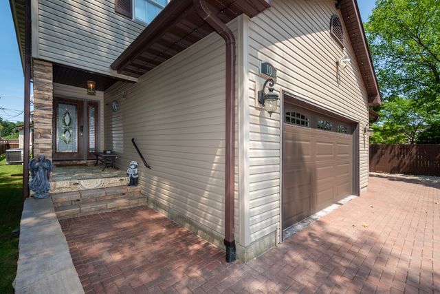 10 Matts Road, Fox Lake, IL 60020