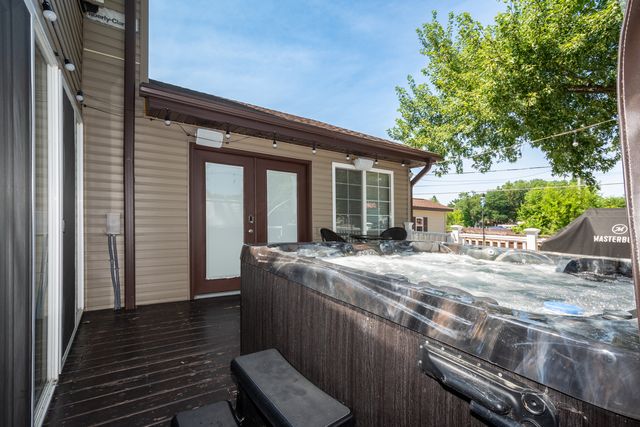 10 Matts Road, Fox Lake, IL 60020