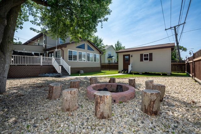 10 Matts Road, Fox Lake, IL 60020