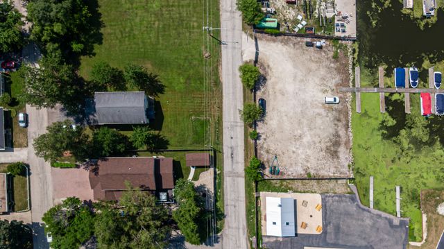 10 Matts Road, Fox Lake, IL 60020