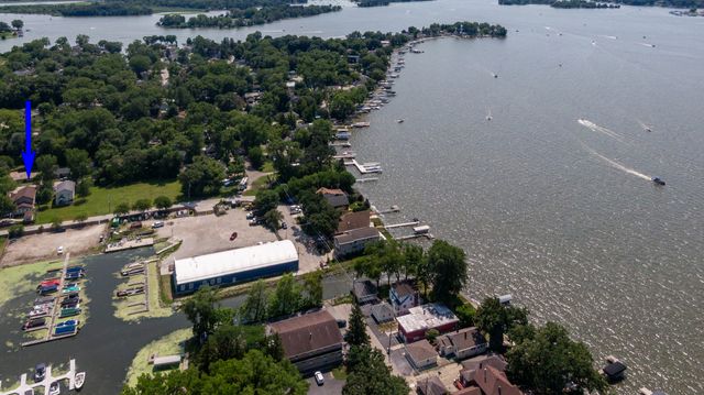 10 Matts Road, Fox Lake, IL 60020