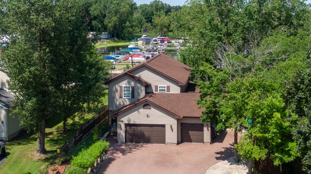 10 Matts Road, Fox Lake, IL 60020