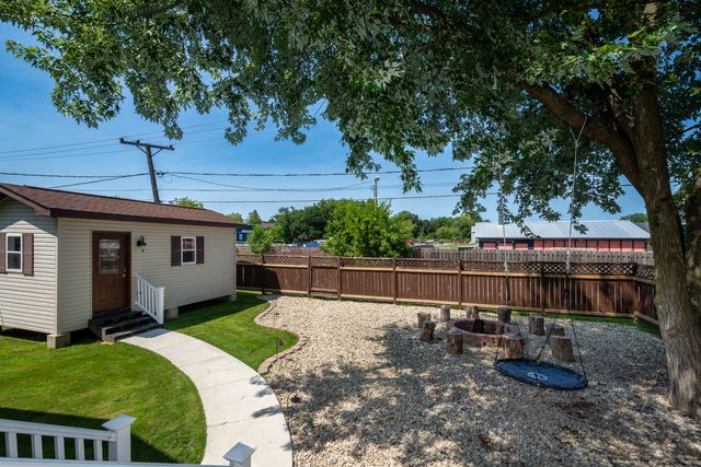 10 Matts Road, Fox Lake, IL 60020