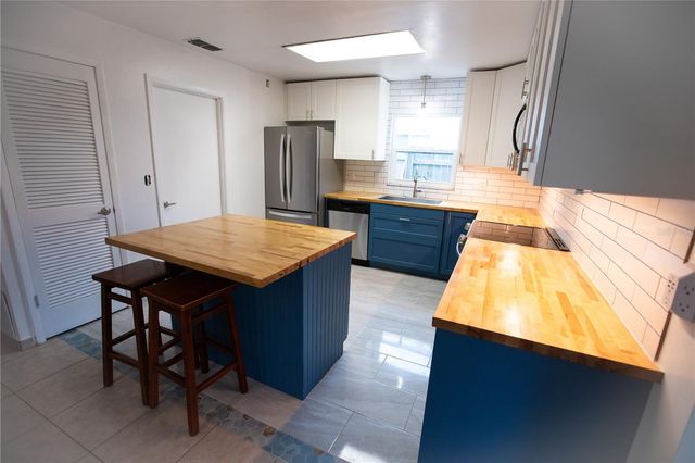 526 DORSET CIRCLE, South Daytona, FL 32119