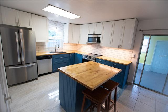 526 DORSET CIRCLE, South Daytona, FL 32119