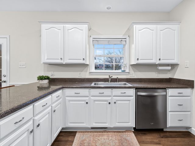 1498 Lindsey Ln, Chapel Hill, TN 37034