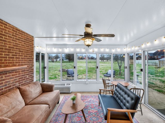 1498 Lindsey Ln, Chapel Hill, TN 37034