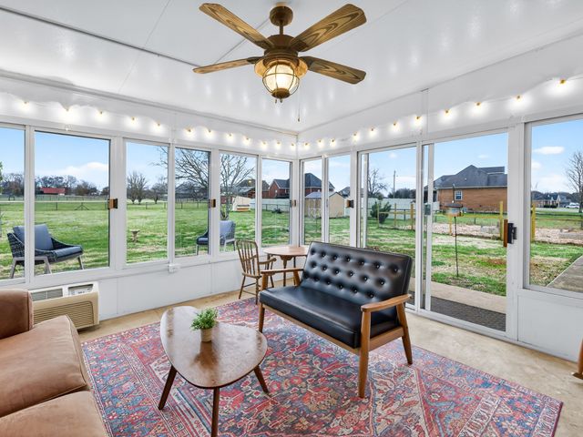 1498 Lindsey Ln, Chapel Hill, TN 37034