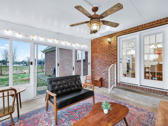 1498 Lindsey Ln, Chapel Hill, TN 37034