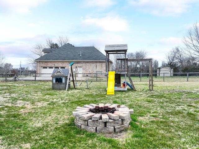 1498 Lindsey Ln, Chapel Hill, TN 37034