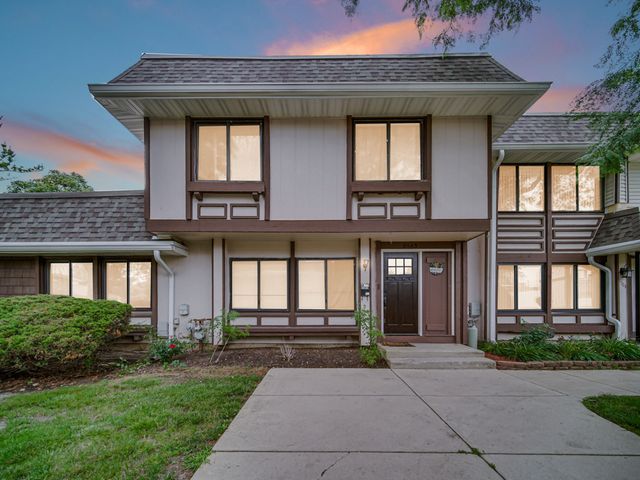 5563 Court F, Hanover Park, IL 60133