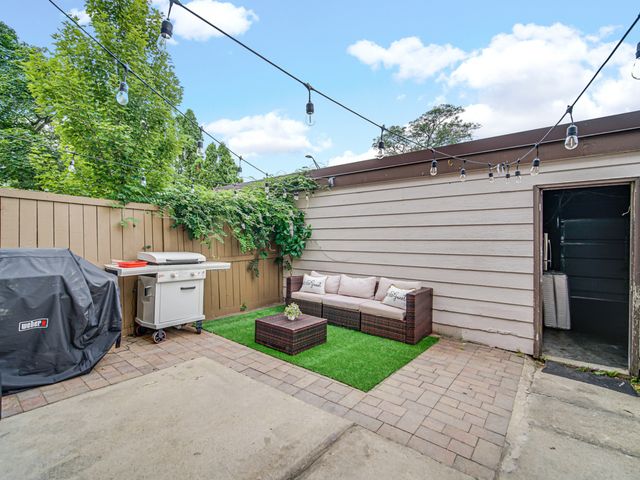5563 Court F, Hanover Park, IL 60133