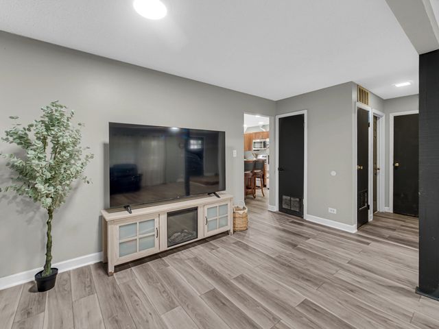 5563 Court F, Hanover Park, IL 60133