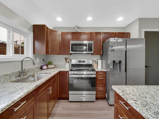 5563 Court F, Hanover Park, IL 60133
