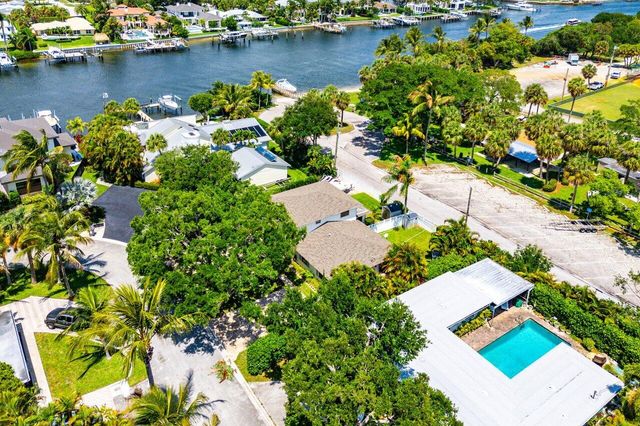 2101 N Palm Circle, North Palm Beach, FL 33408
