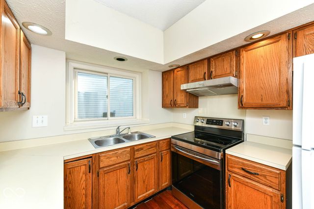 8823 Wintergreen Way, Indianapolis, IN 46256