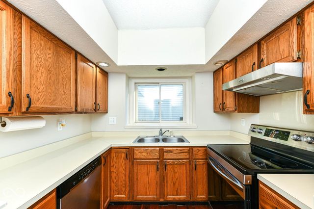 8823 Wintergreen Way, Indianapolis, IN 46256