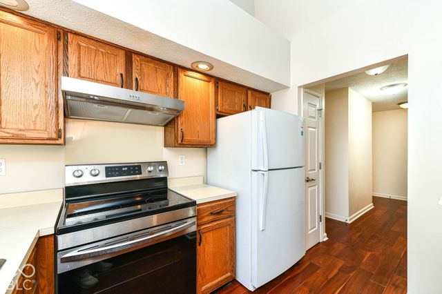 8823 Wintergreen Way, Indianapolis, IN 46256