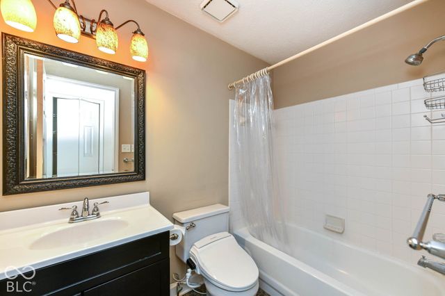 8823 Wintergreen Way, Indianapolis, IN 46256