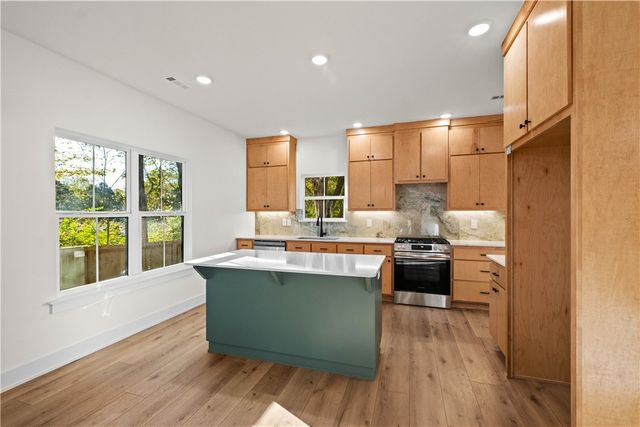 634 S Happy Hollow Road, Fayetteville, AR 72701