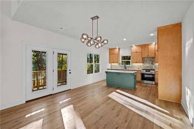 634 S Happy Hollow Road, Fayetteville, AR 72701