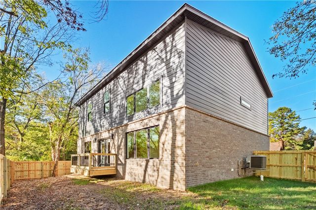 634 S Happy Hollow Road, Fayetteville, AR 72701