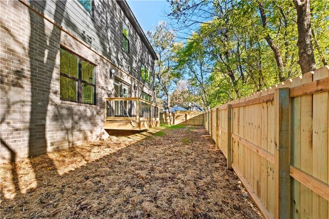 634 S Happy Hollow Road, Fayetteville, AR 72701