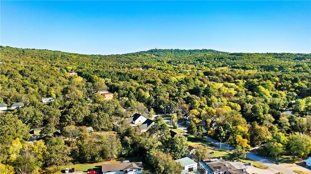 634 S Happy Hollow Road, Fayetteville, AR 72701