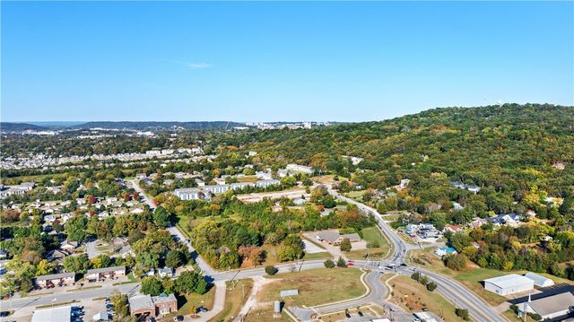 634 S Happy Hollow Road, Fayetteville, AR 72701