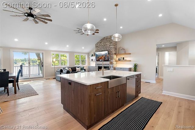 1420 Pettibone Lake Road, Highland, MI 48356