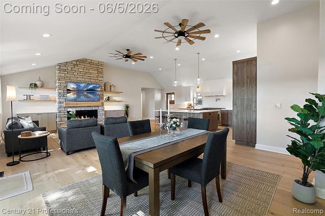 1420 Pettibone Lake Road, Highland, MI 48356