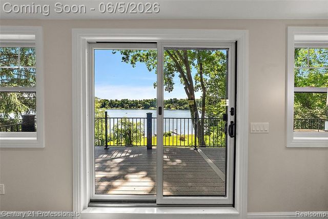 1420 Pettibone Lake Road, Highland, MI 48356