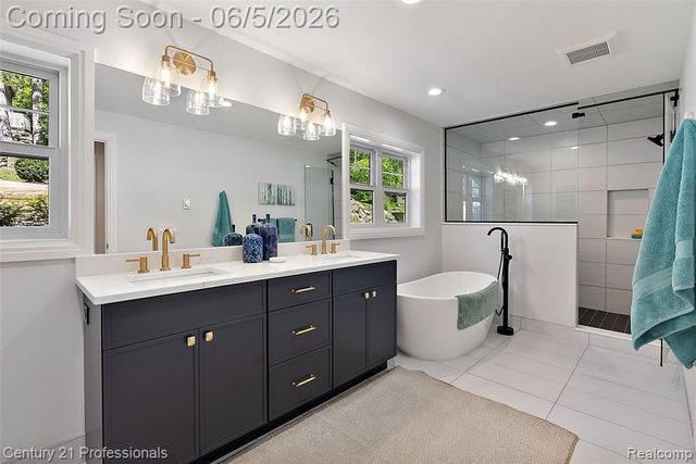 1420 Pettibone Lake Road, Highland, MI 48356