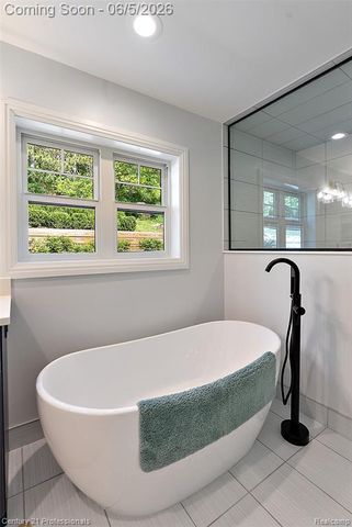 1420 Pettibone Lake Road, Highland, MI 48356