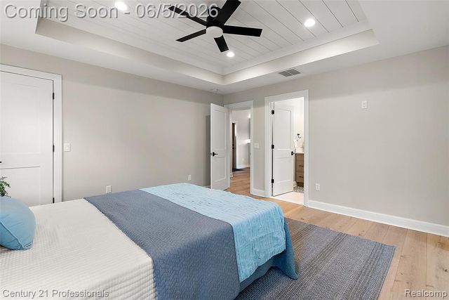 1420 Pettibone Lake Road, Highland, MI 48356