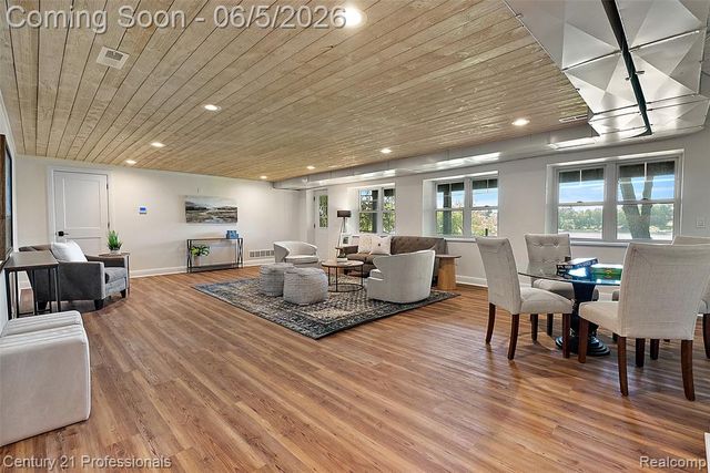 1420 Pettibone Lake Road, Highland, MI 48356