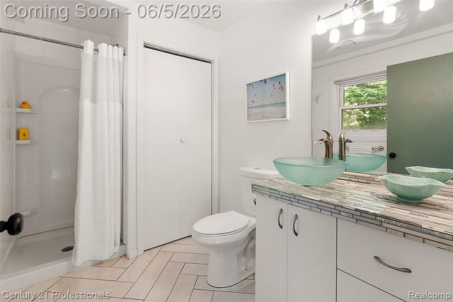 1420 Pettibone Lake Road, Highland, MI 48356