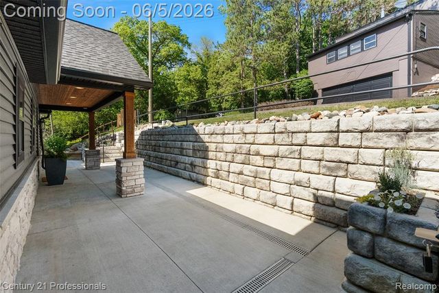 1420 Pettibone Lake Road, Highland, MI 48356